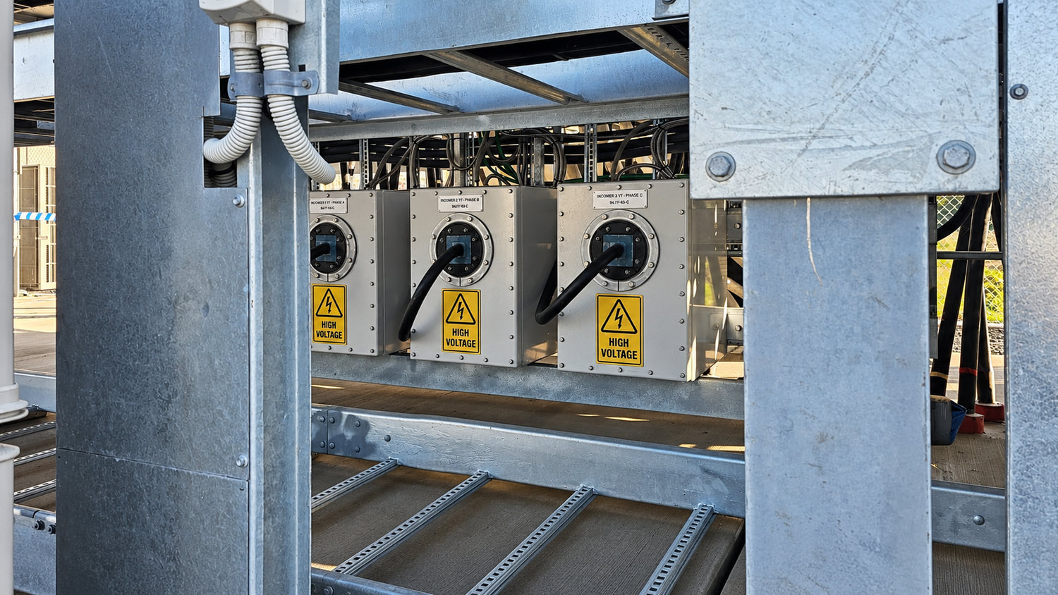 High-voltage cable terminations and current transformers