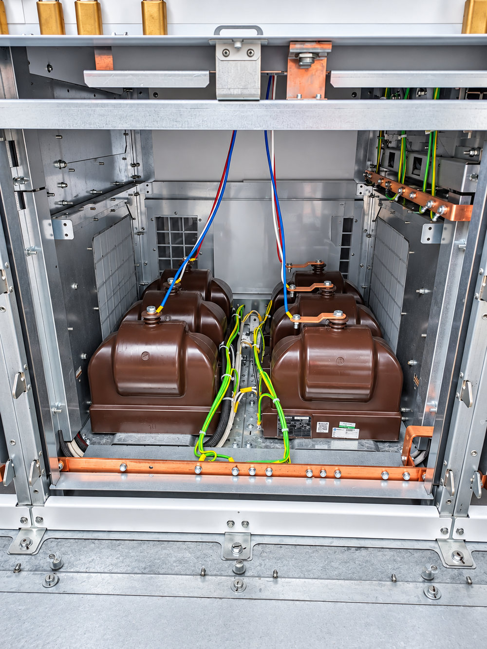 Current and voltage transformer compartment under test